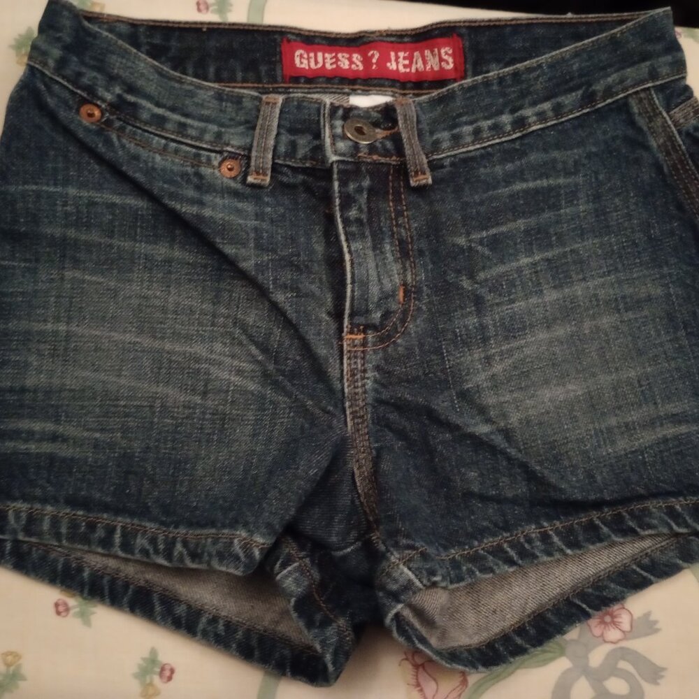 Preowned Women GUESS Jean Short Size 24(Waist measurement 27 inches)